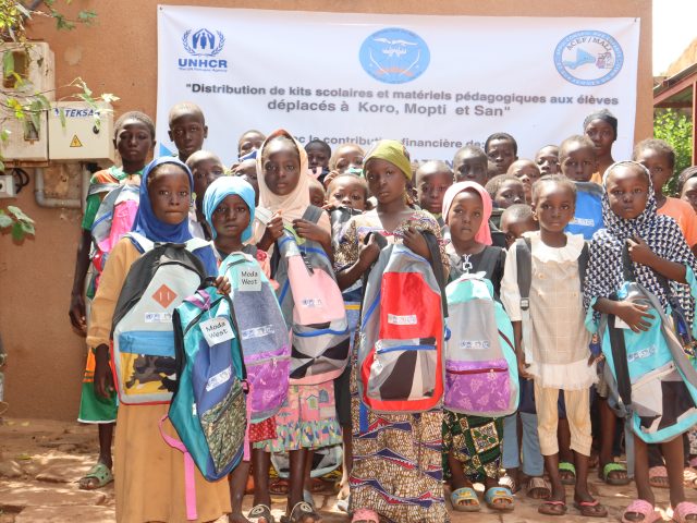 Appui à l’éducation des enfants réfugiés, PDIs et Communauté Hôte dans les différentes zones d’intervention du Programme Multisectoriel Intégré d’Appui de Protection à Base Communautaire (PABC) mise en œuvre par l&rsquo;ONG ACEF-MALI et financé par L’UNHCR.